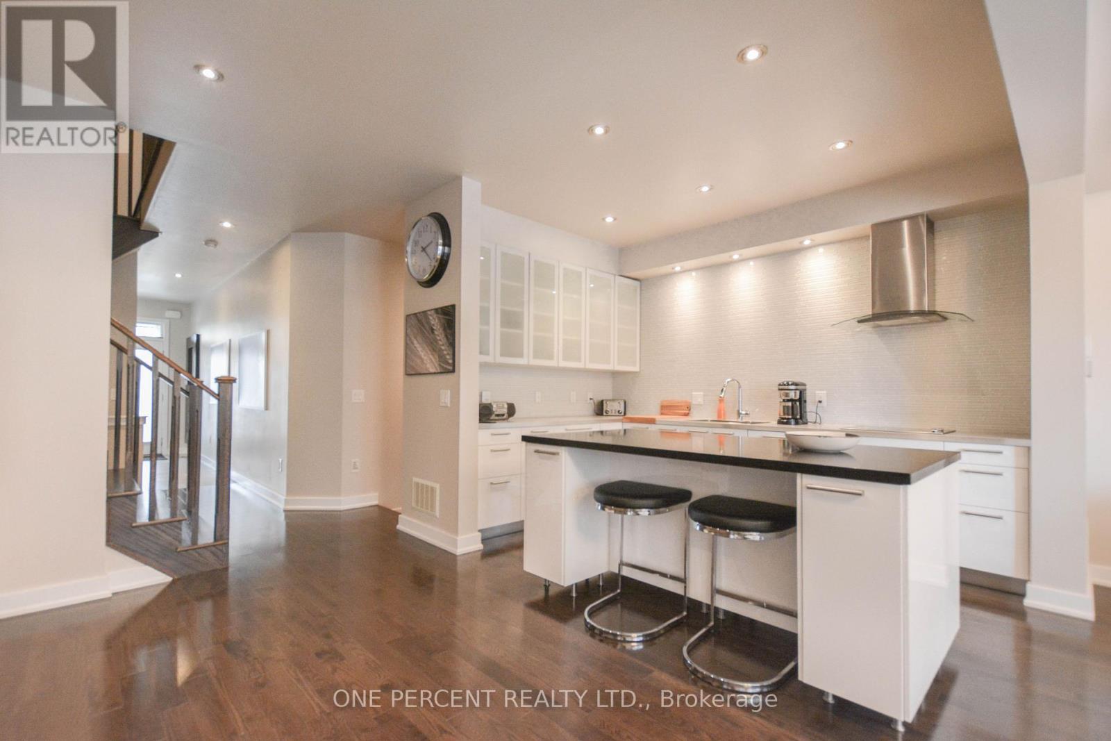 16 DENARIUS CRESCENT - 8