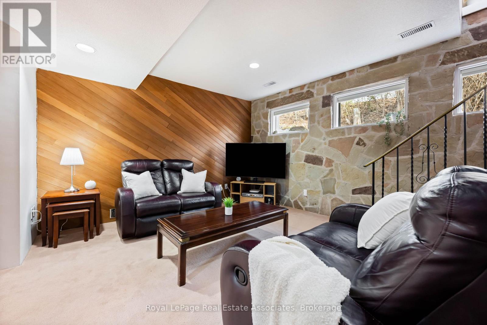 8 ANN STREET - 33