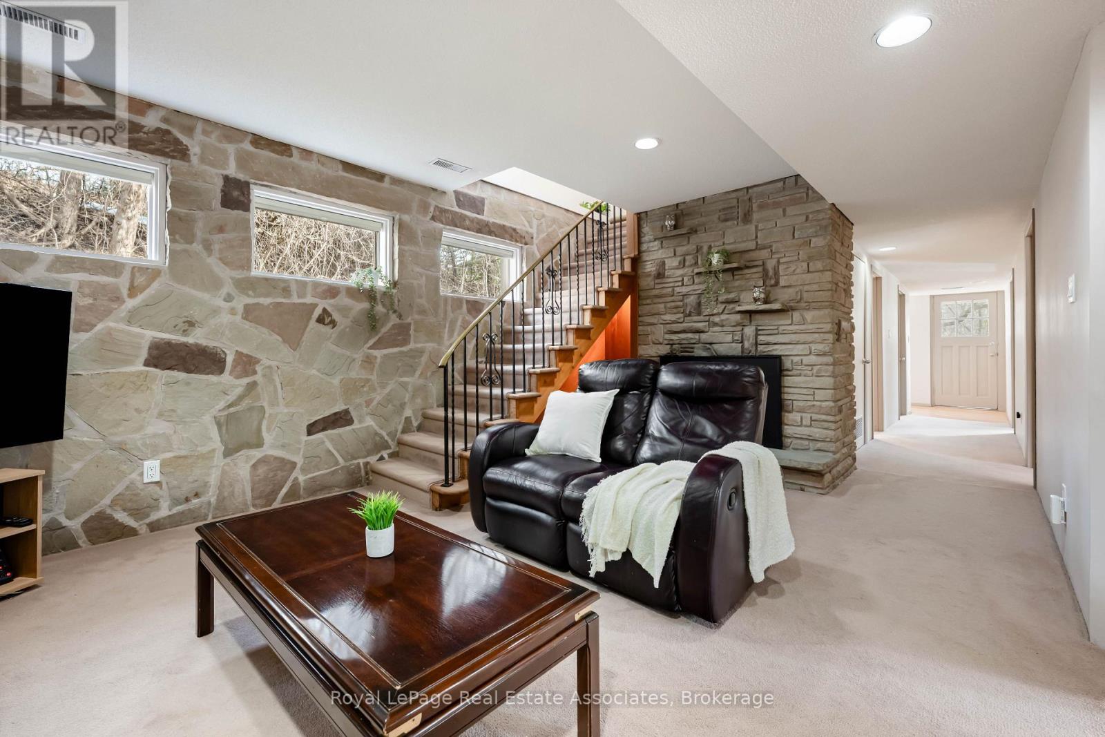 8 ANN STREET - 34