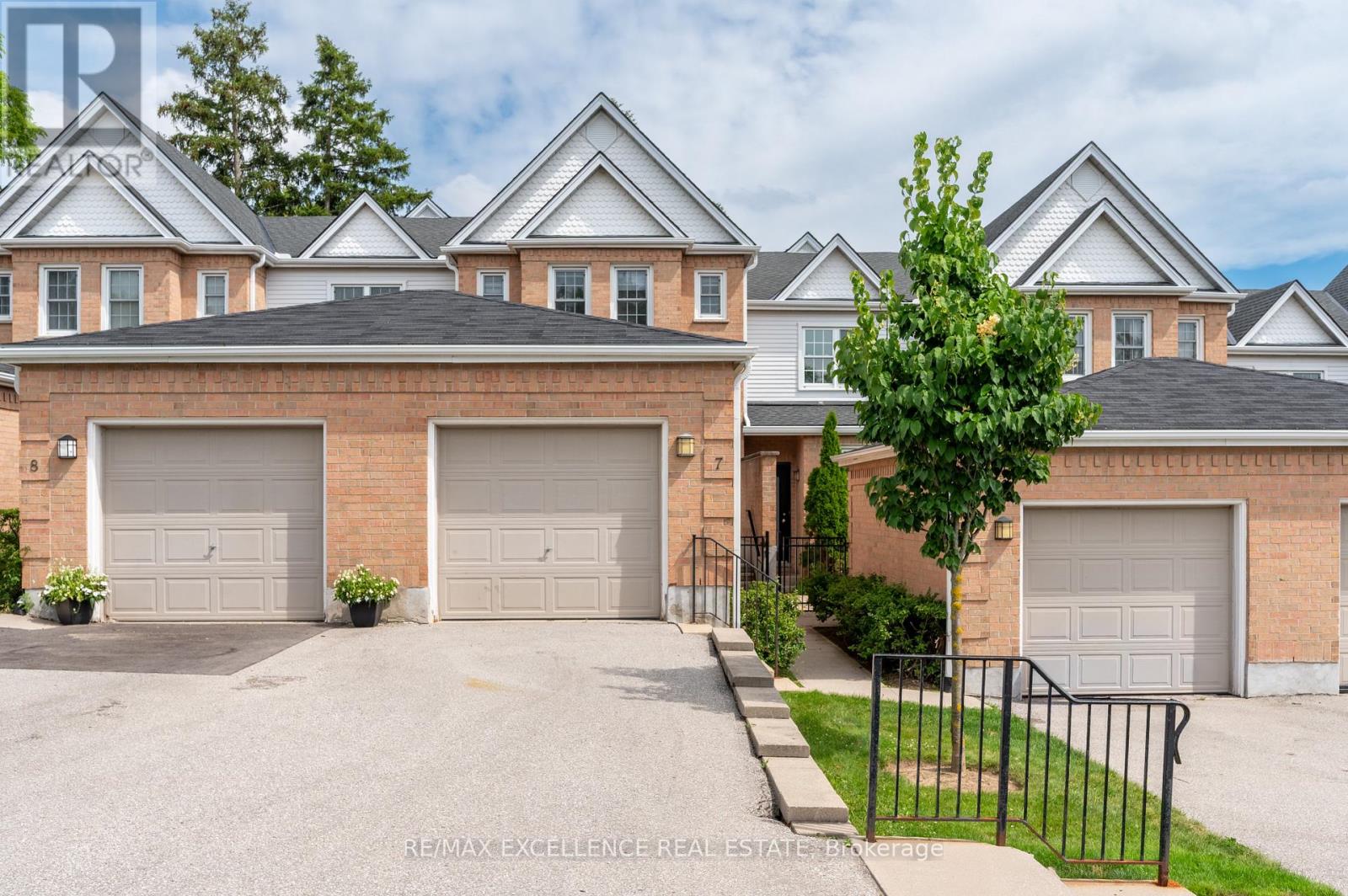 #7 1570 RICHMOND STREET - 1