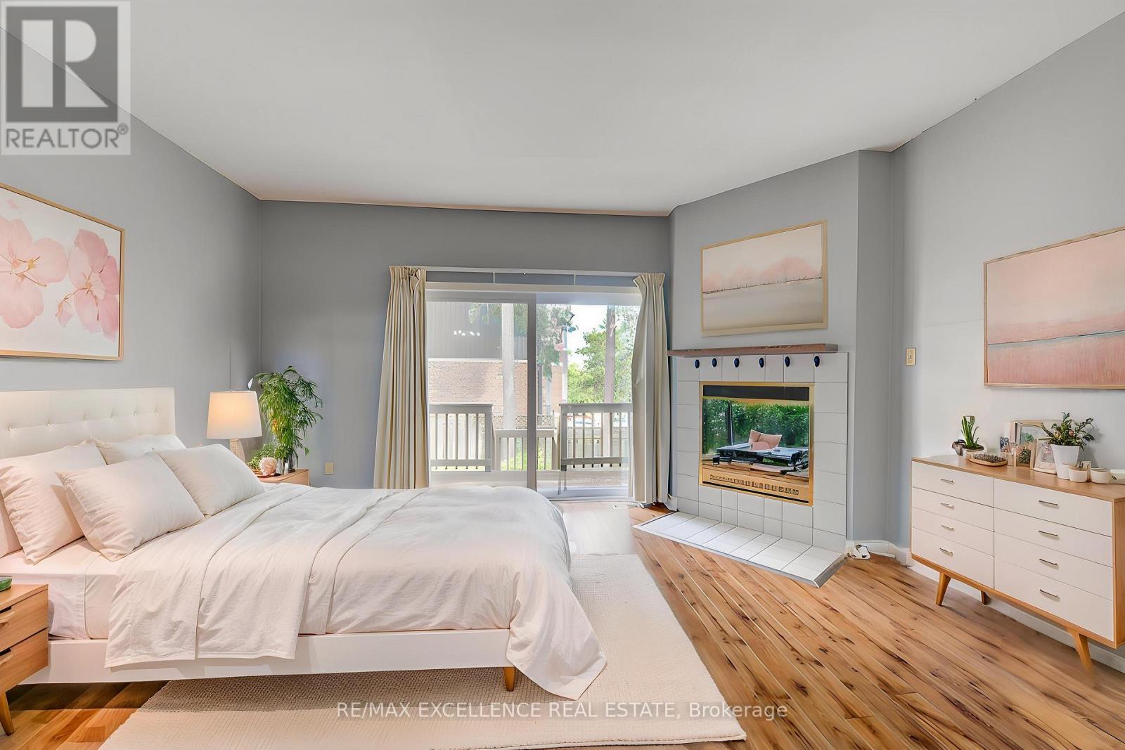 #7 1570 RICHMOND STREET - 10