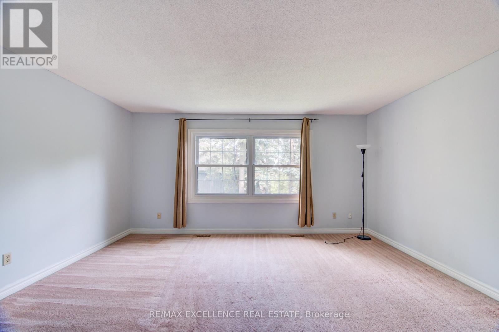 #7 1570 RICHMOND STREET - 16