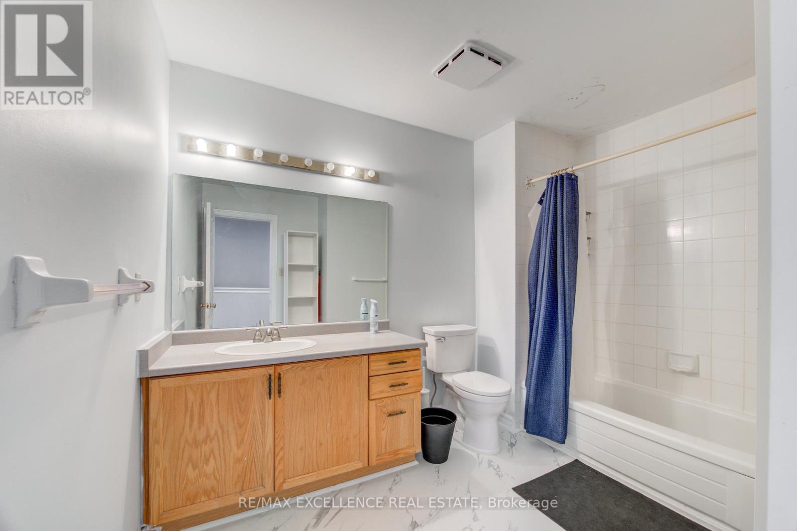 #7 1570 RICHMOND STREET - 17