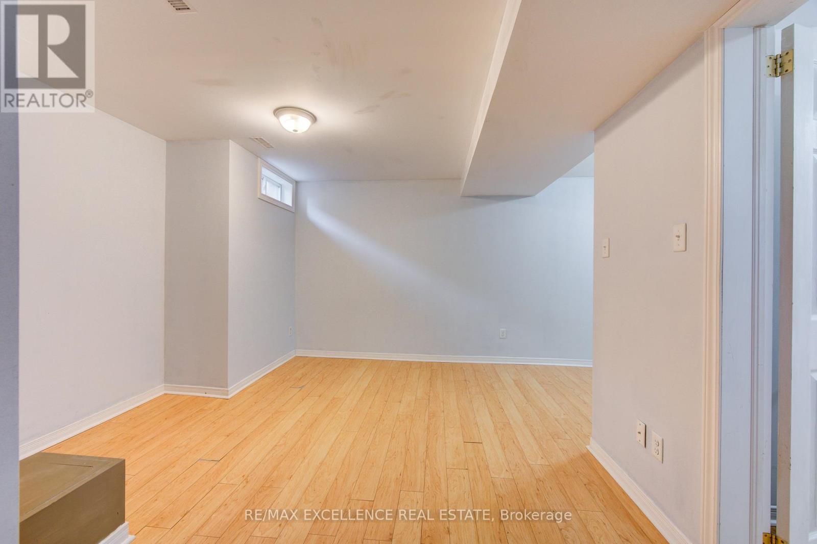 #7 1570 RICHMOND STREET - 24
