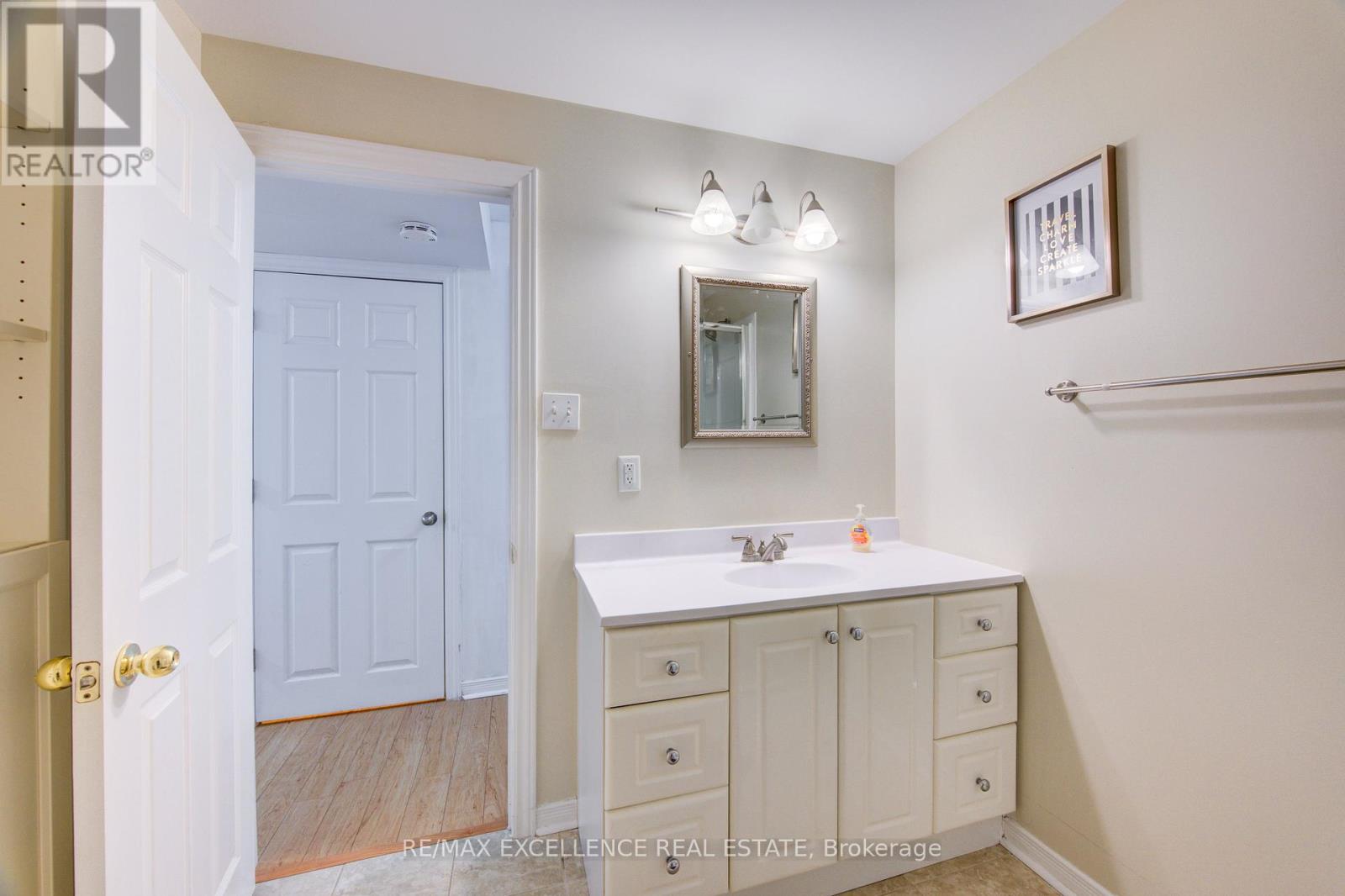 #7 1570 RICHMOND STREET - 27
