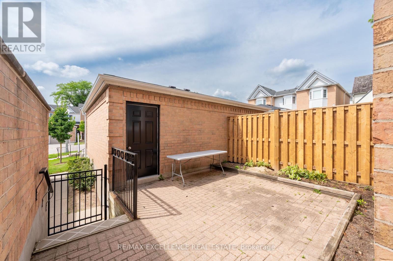 #7 1570 RICHMOND STREET - 3