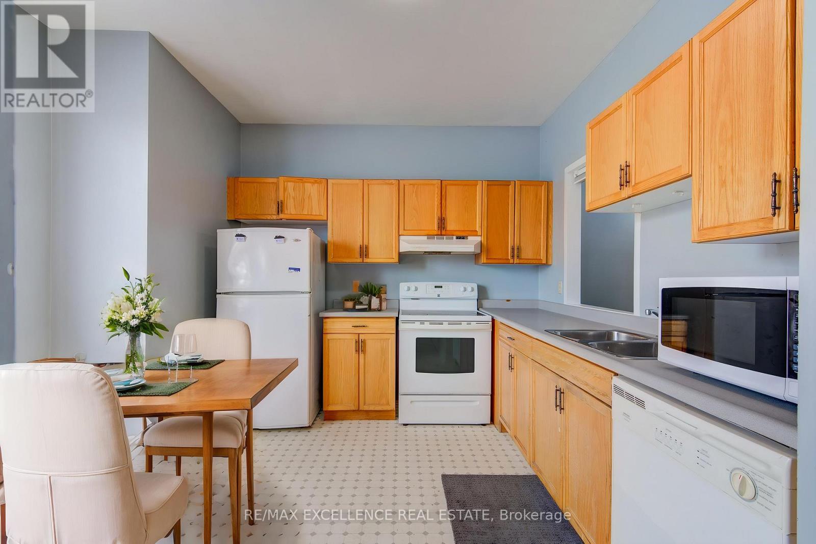 #7 1570 RICHMOND STREET - 5