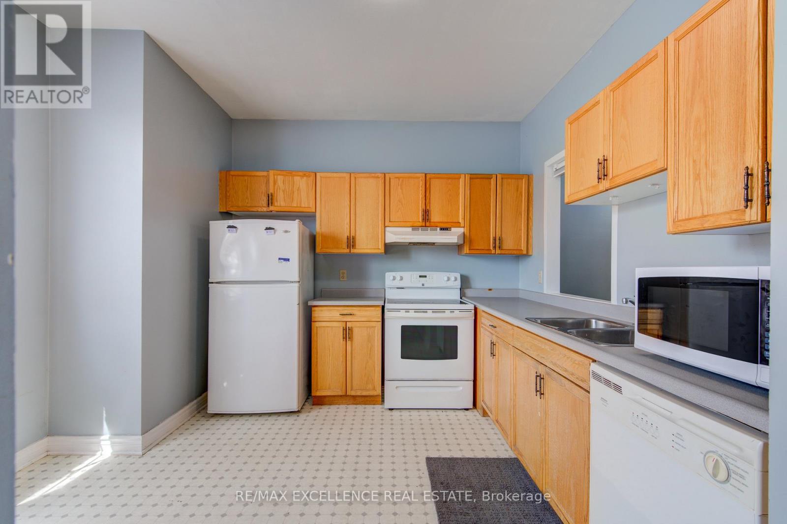#7 1570 RICHMOND STREET - 6