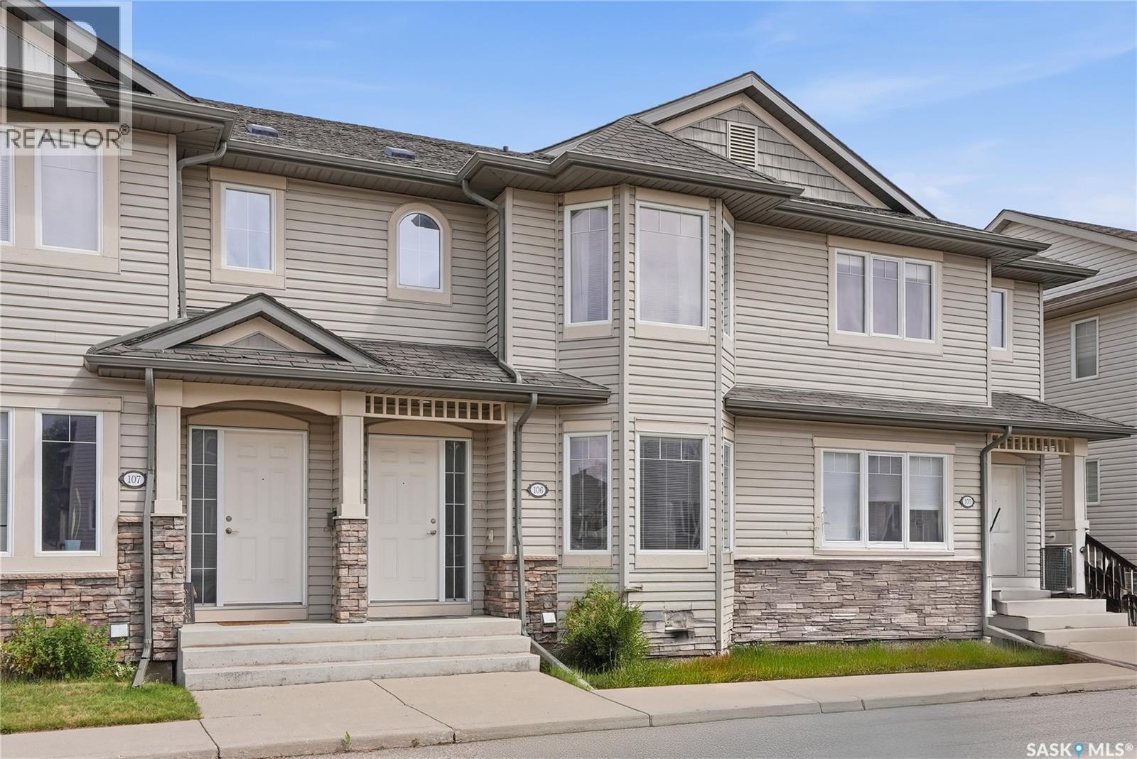 #106 415 Lynd CRESCENT - 1