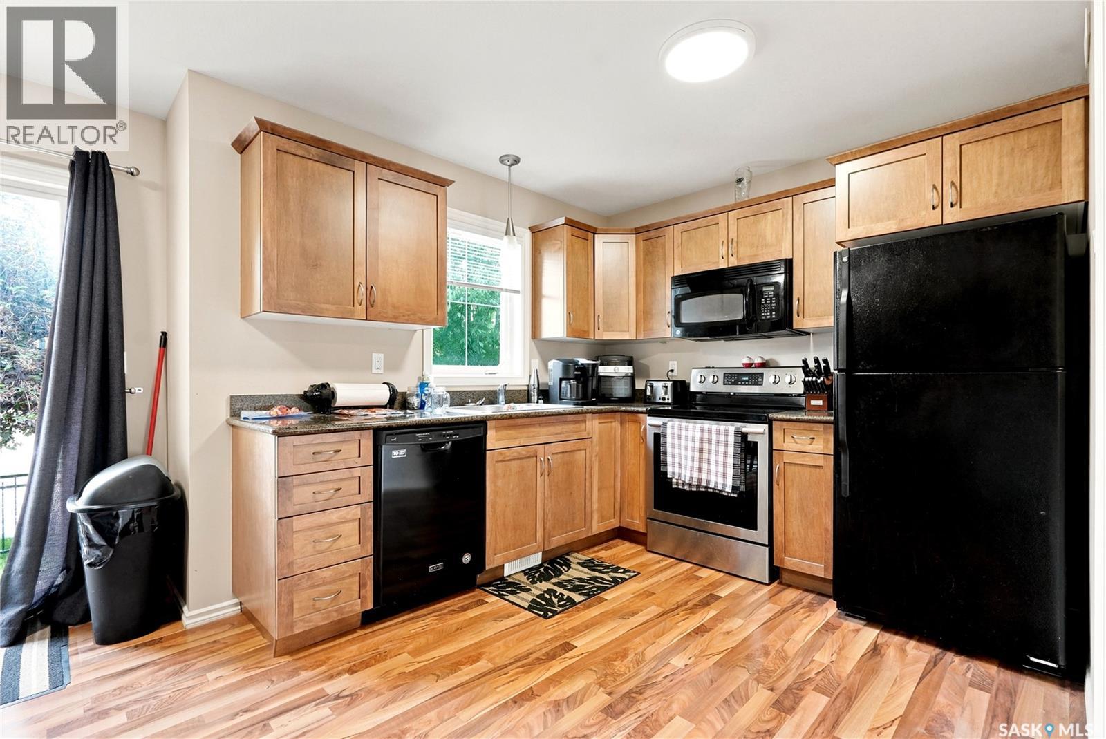 #106 415 Lynd CRESCENT - 10