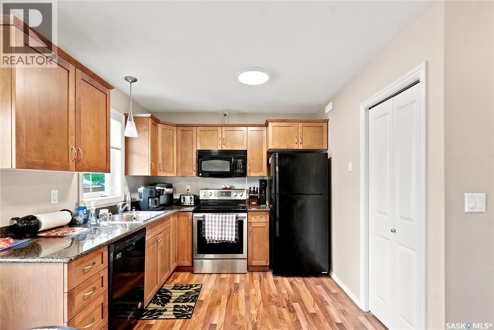 #106 415 Lynd CRESCENT - 12