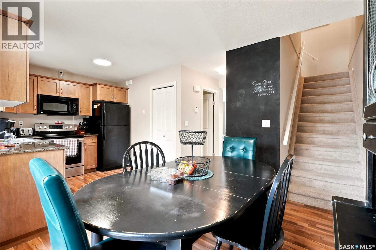 #106 415 Lynd CRESCENT - 16