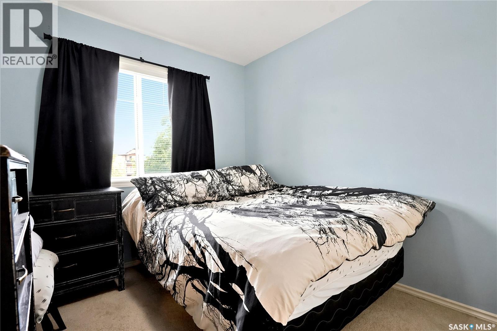 #106 415 Lynd CRESCENT - 24