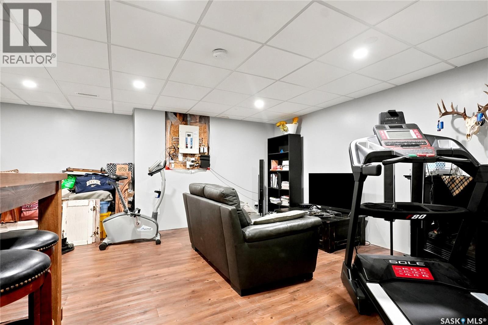 #106 415 Lynd CRESCENT - 29