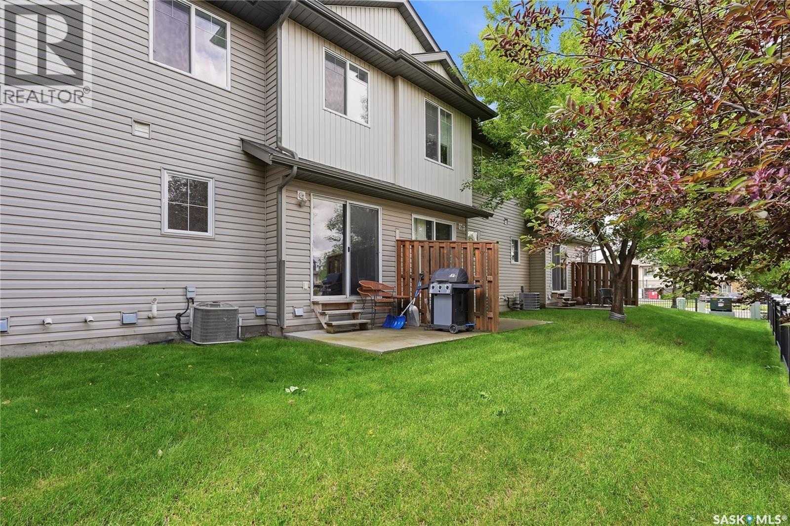 #106 415 Lynd CRESCENT - 35