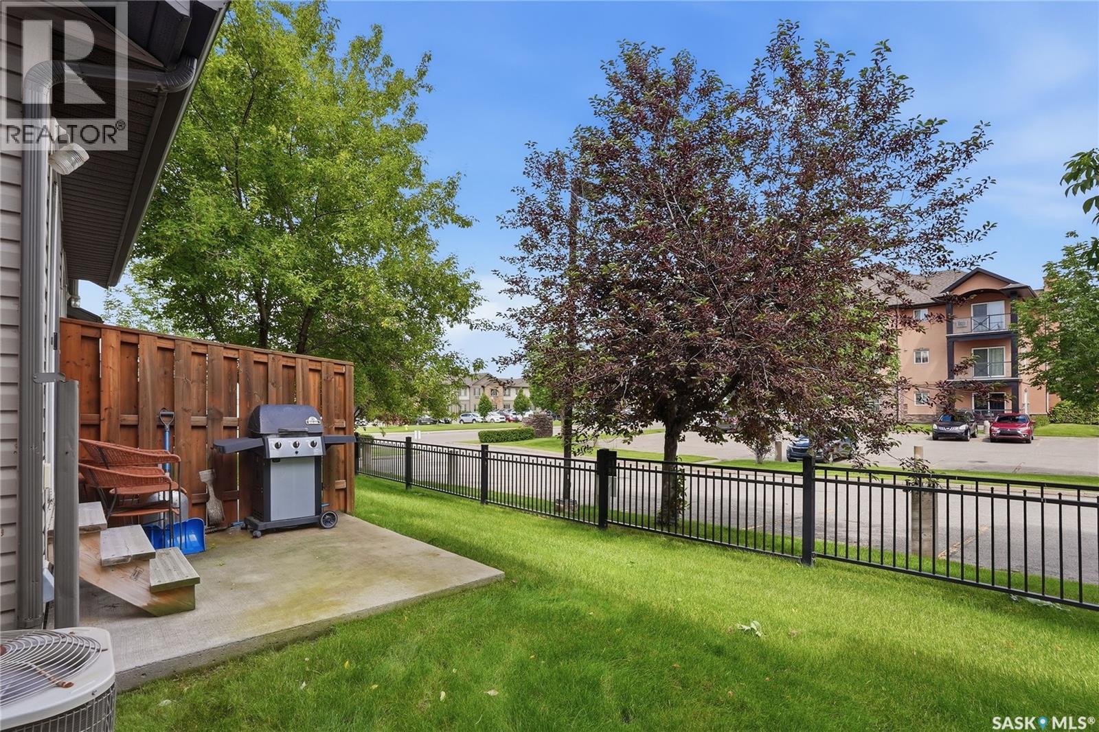 #106 415 Lynd CRESCENT - 36