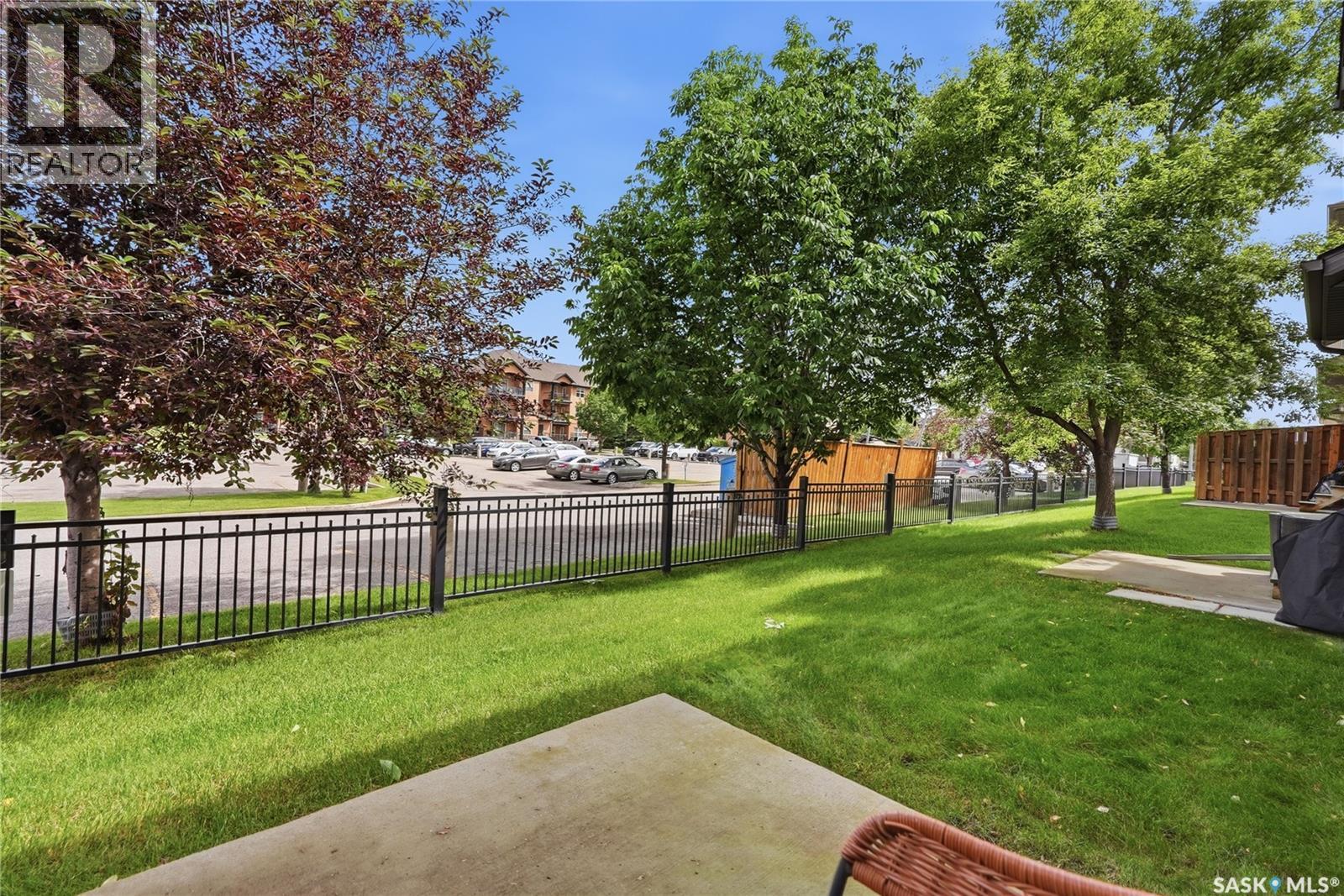 #106 415 Lynd CRESCENT - 37