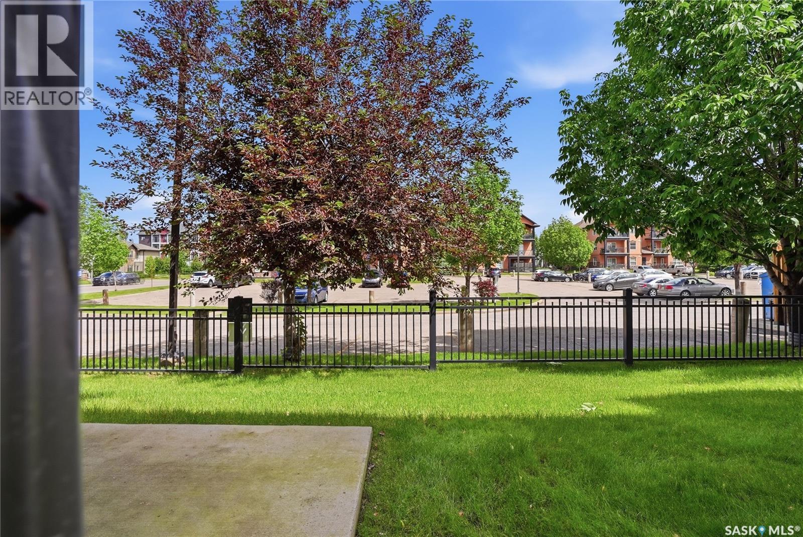 #106 415 Lynd CRESCENT - 39