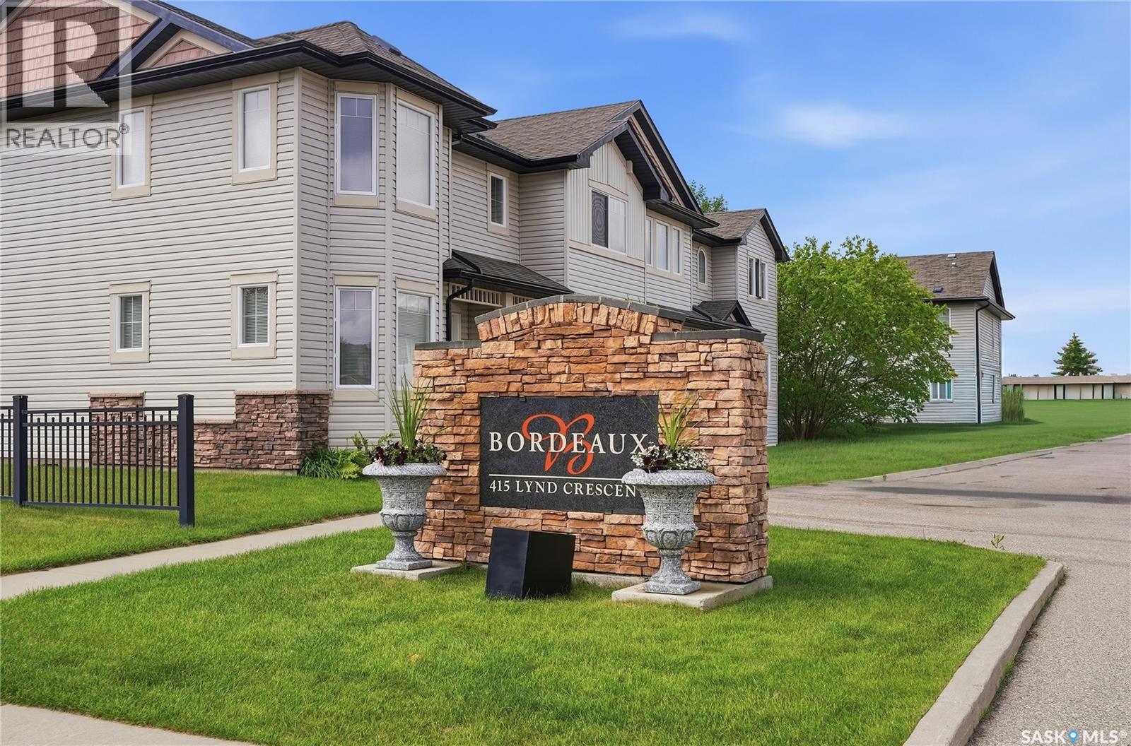 #106 415 Lynd CRESCENT - 40