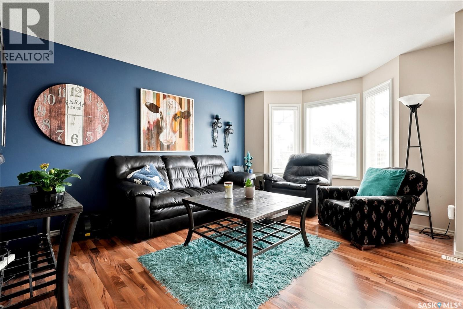 #106 415 Lynd CRESCENT - 5