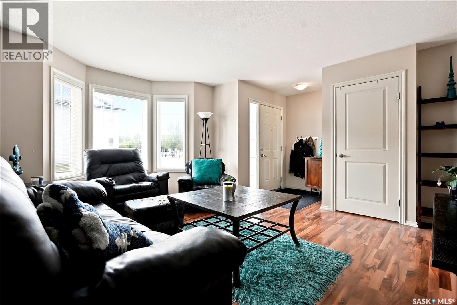 #106 415 Lynd CRESCENT - 6