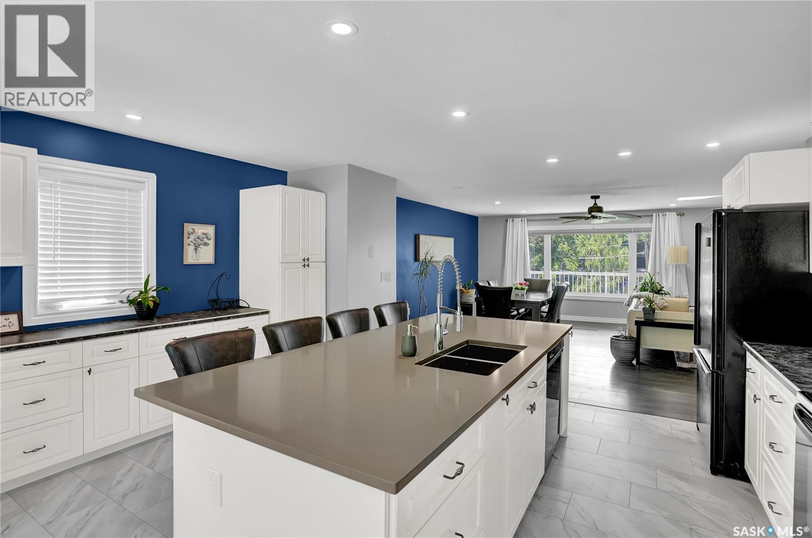 28 Alice CRESCENT - 25