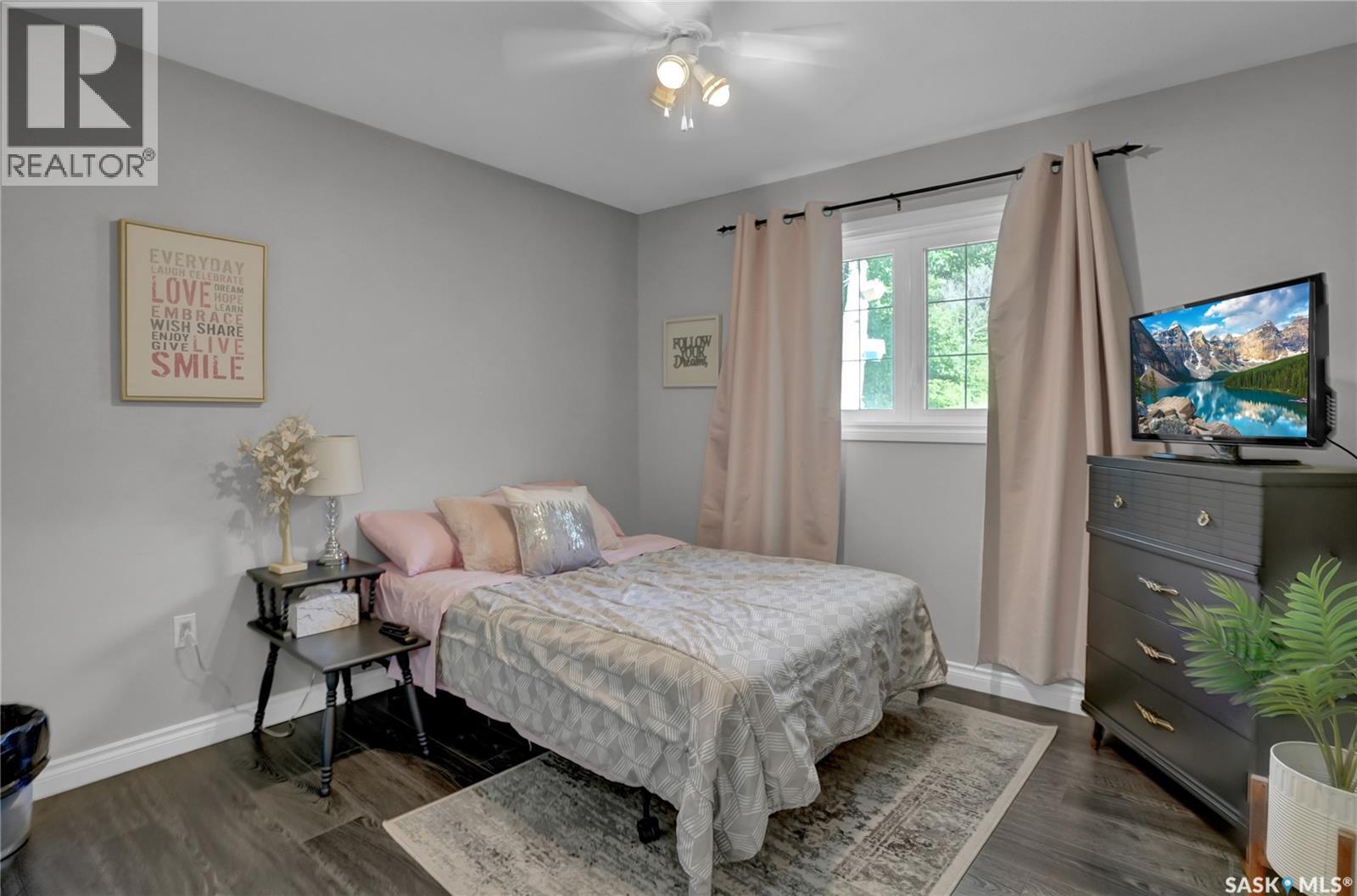 28 Alice CRESCENT - 40