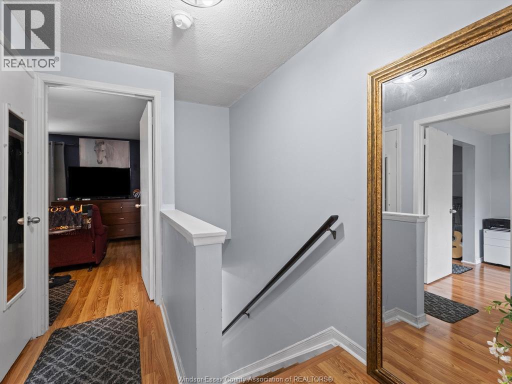 266 Victoria STREET South - 10