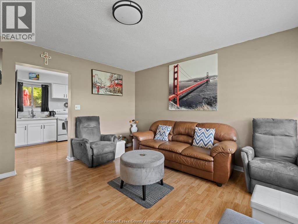 266 Victoria STREET South - 2