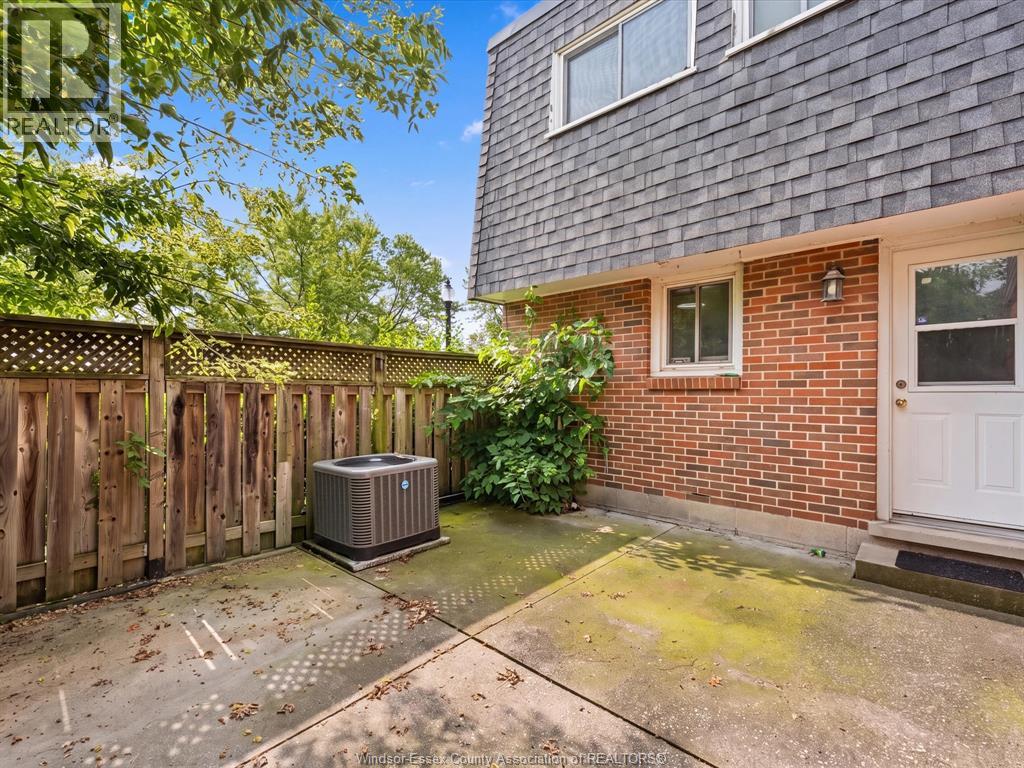 266 Victoria STREET South - 23