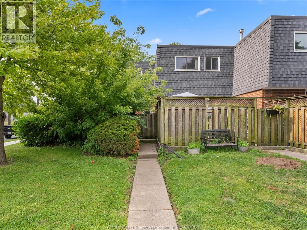 266 Victoria STREET South - 25
