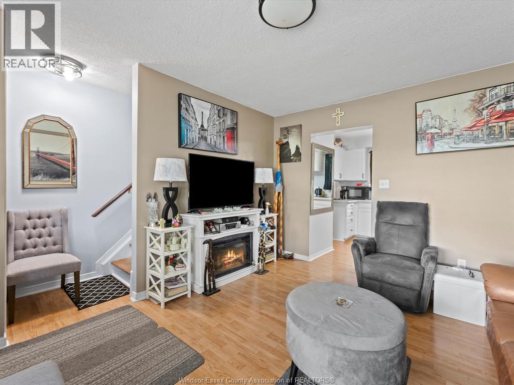 266 Victoria STREET South - 3