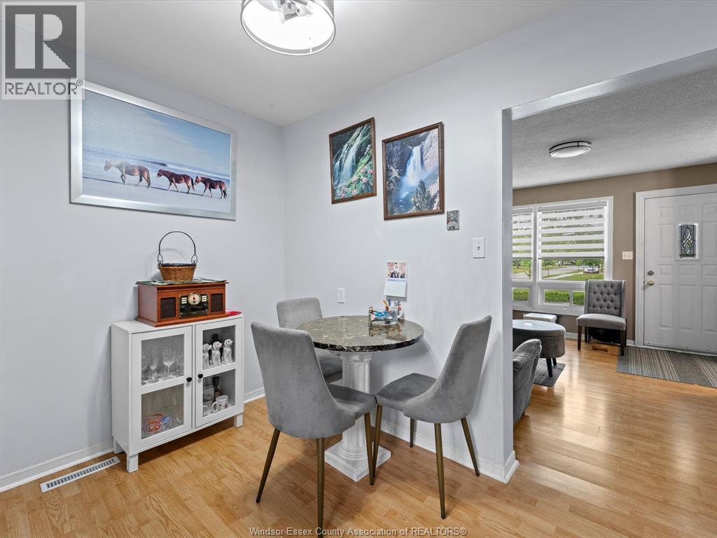 266 Victoria STREET South - 7
