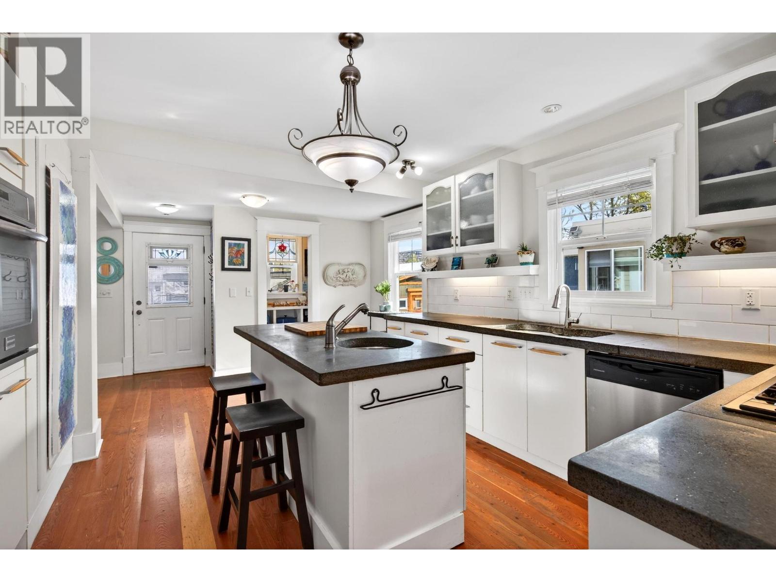 716 Lawson Avenue - 8