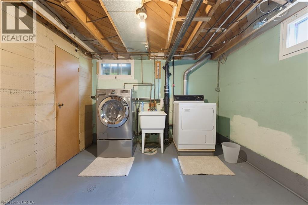 84 DUNDAS Street W - Image 21
