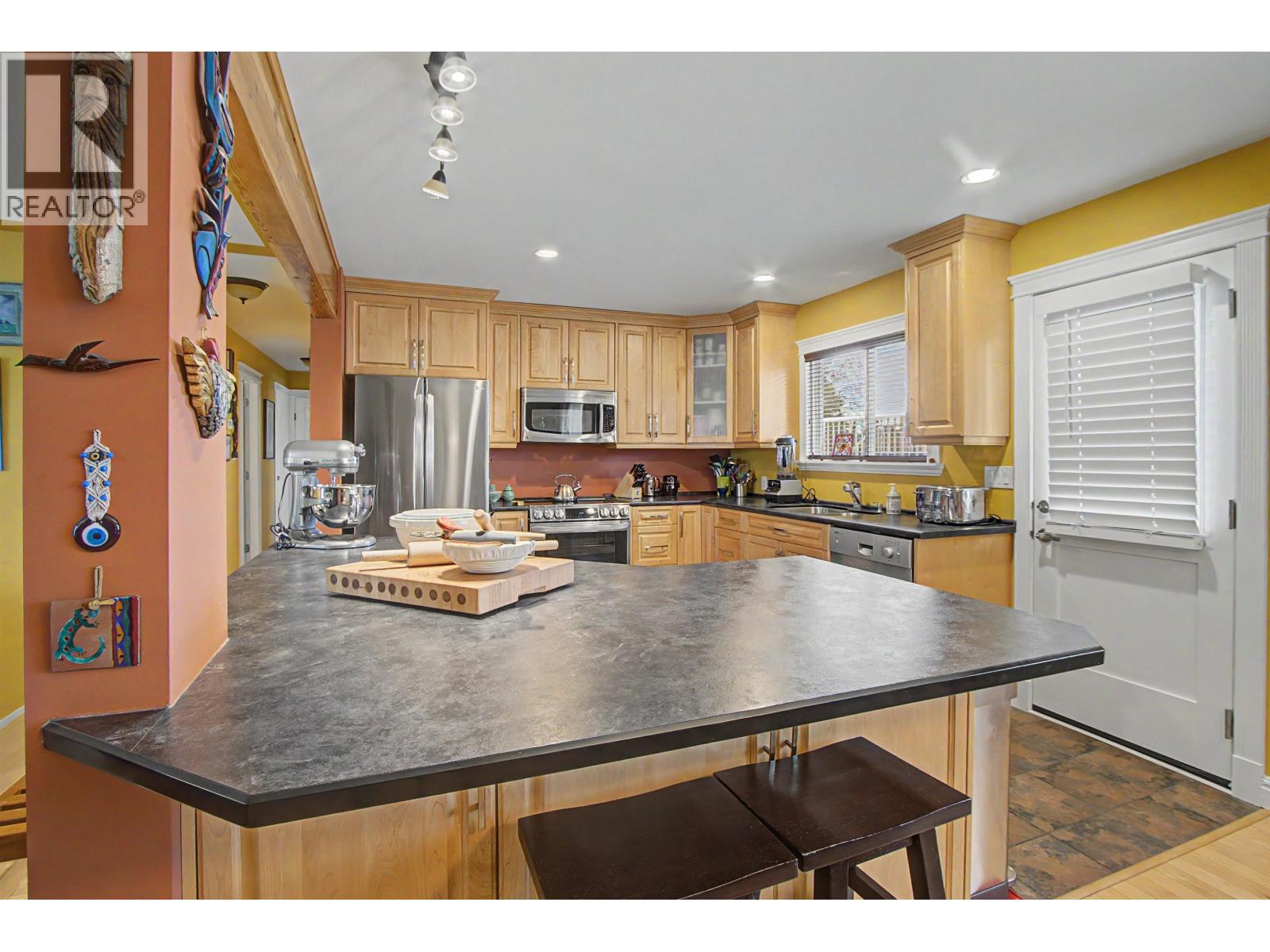 Photo 9 of 30 — 1257 ALEZA CRESCENT · Prince George, BC