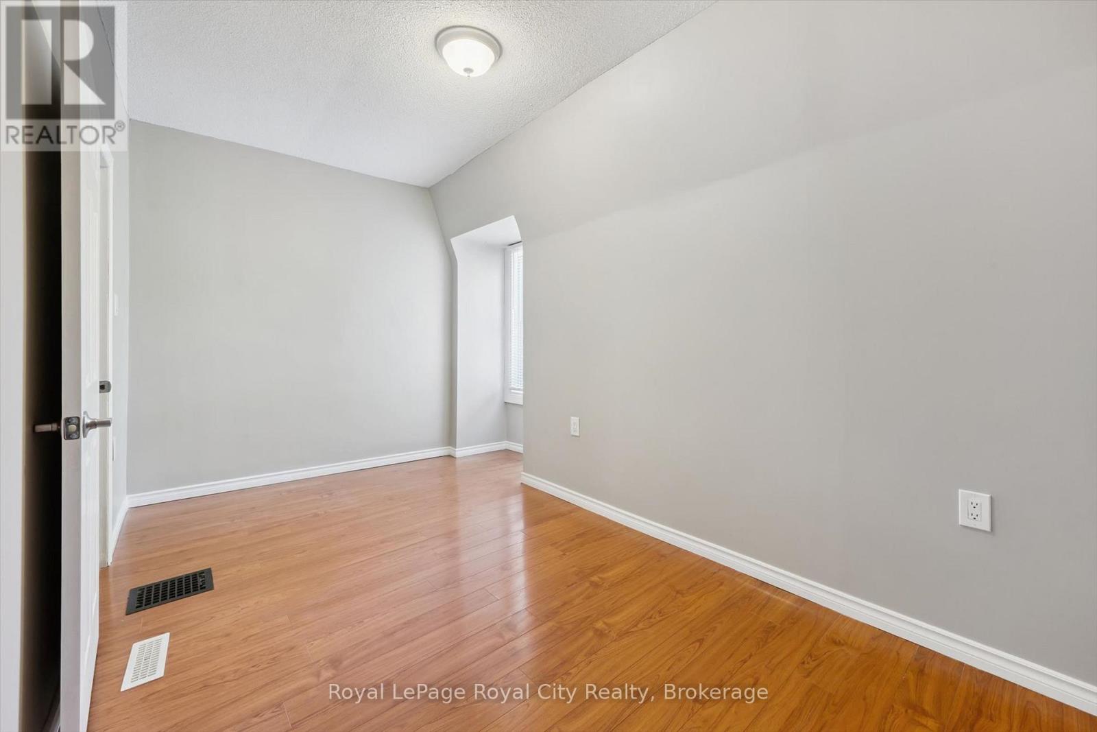 90 NEEVE STREET - 24