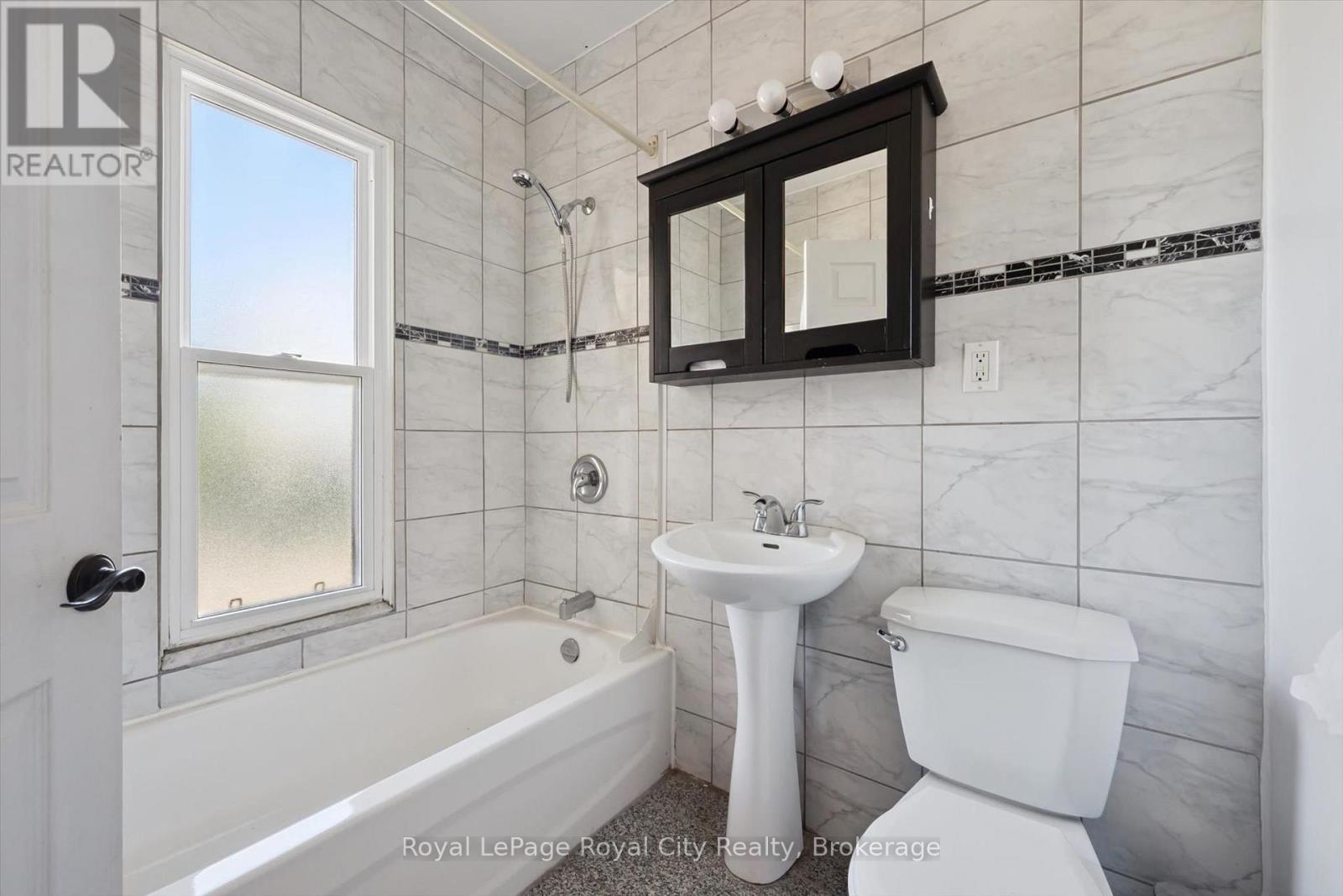 90 NEEVE STREET - 34