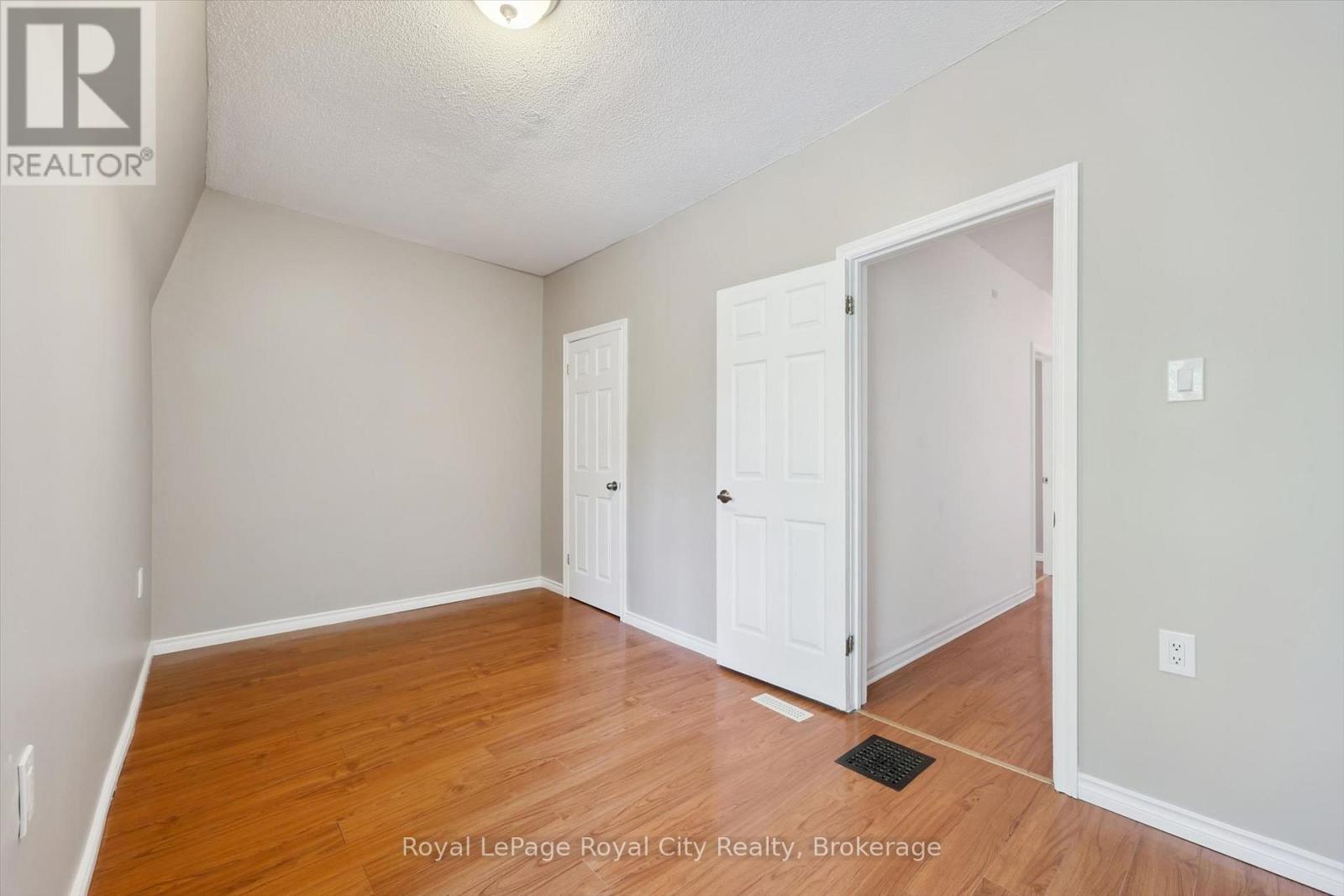 90 NEEVE STREET - 27