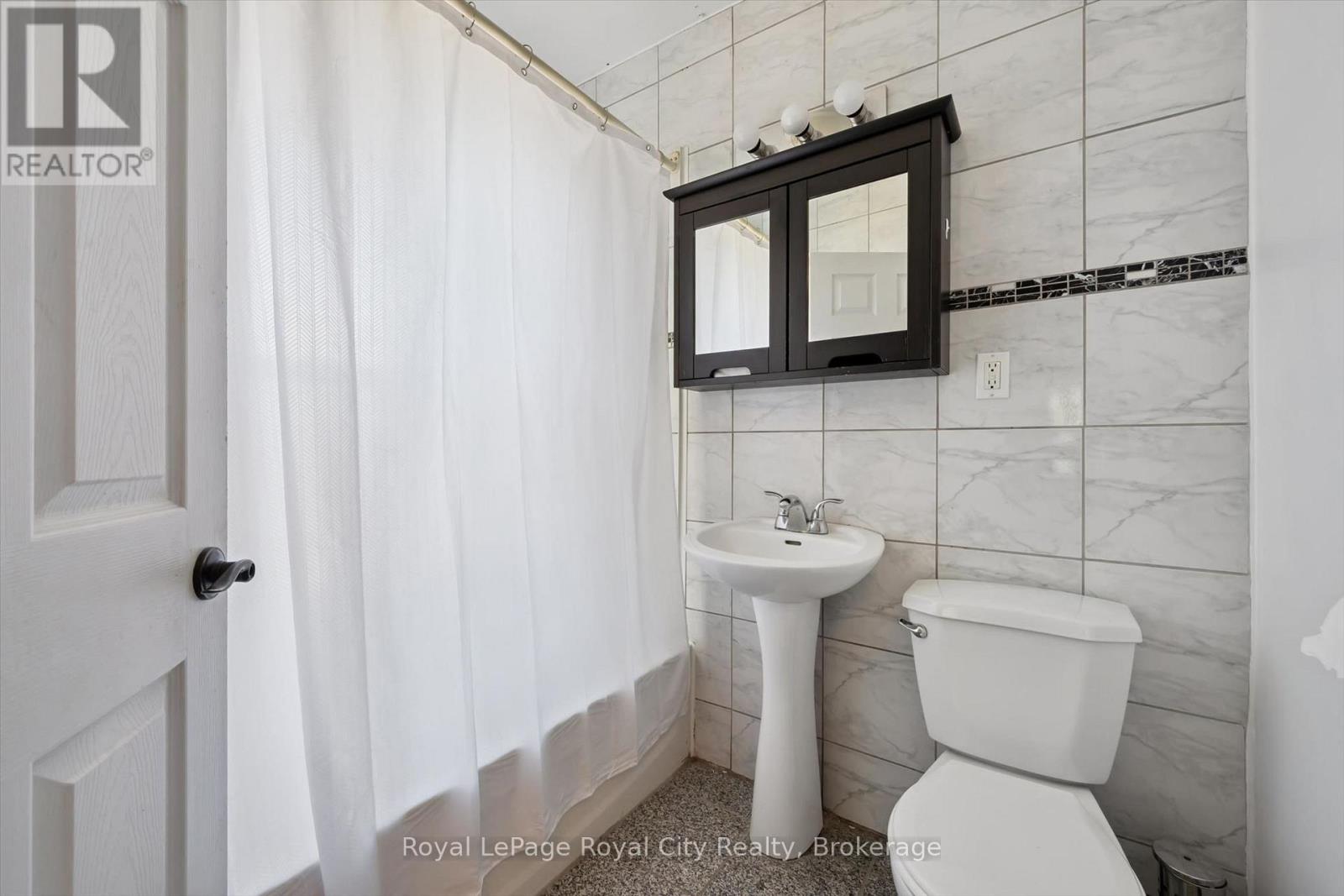 90 NEEVE STREET - 35