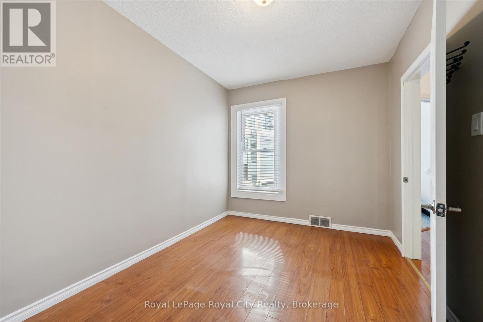 90 NEEVE STREET - 28