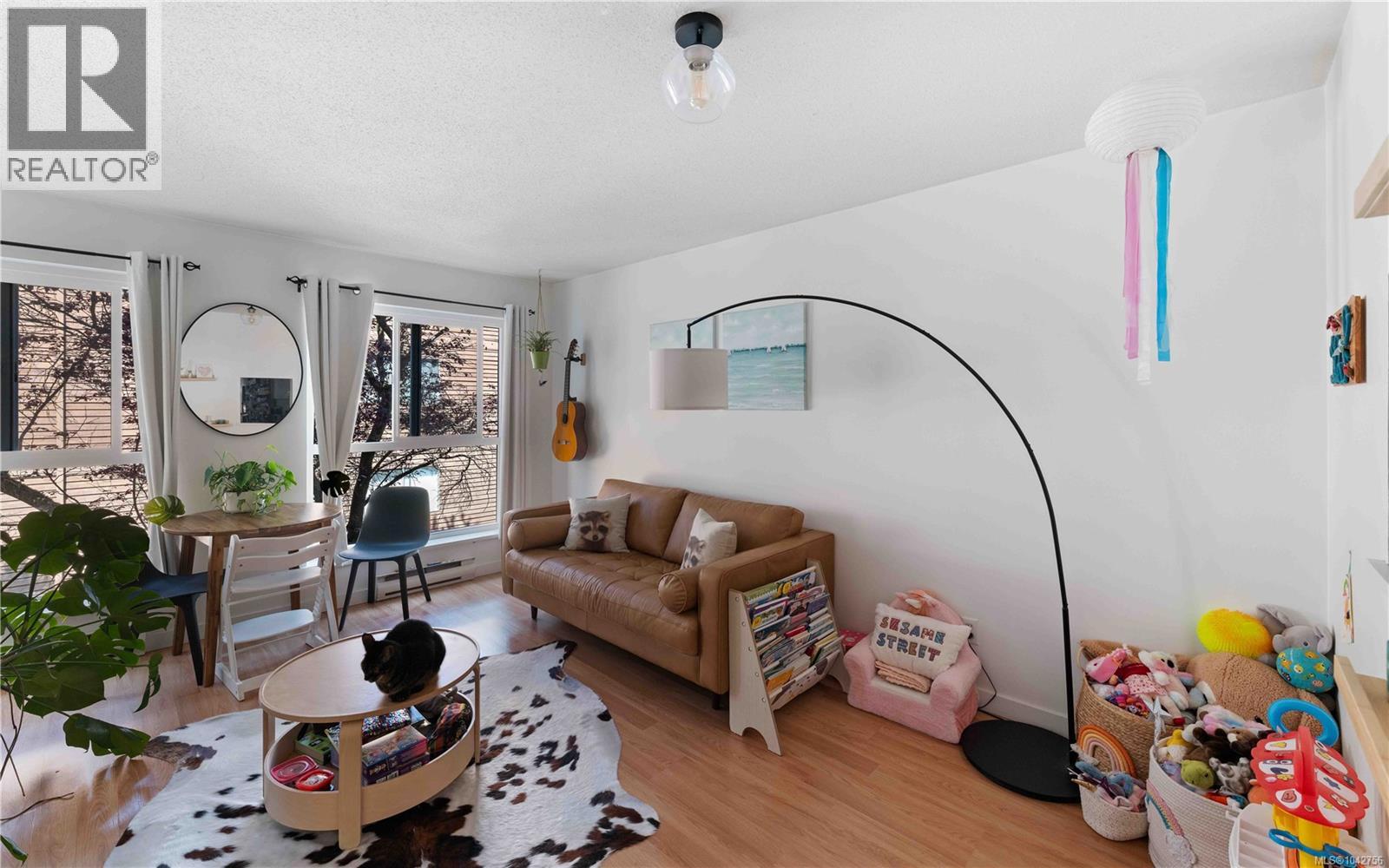 #302 1028 Balmoral Rd - 4