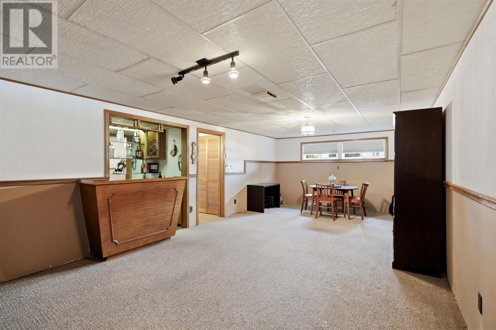 36 Parker AVE - 25