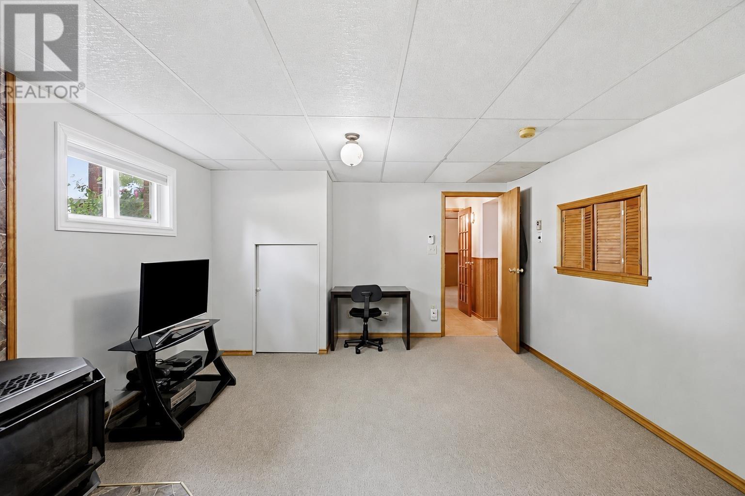 36 Parker AVE - 31