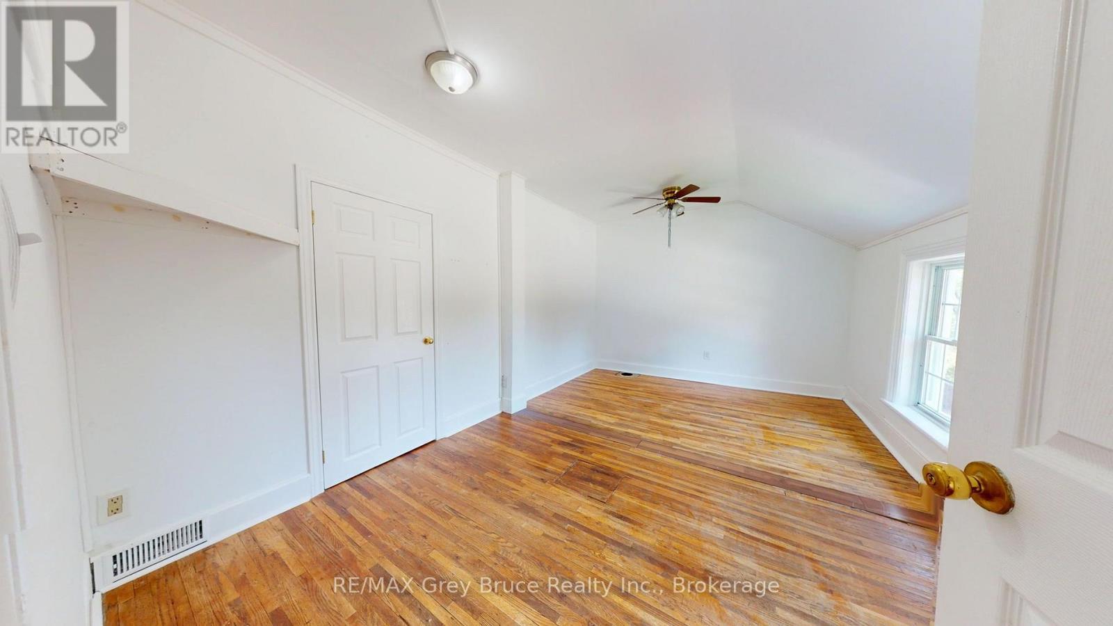 216/218 DENMARK STREET - 25
