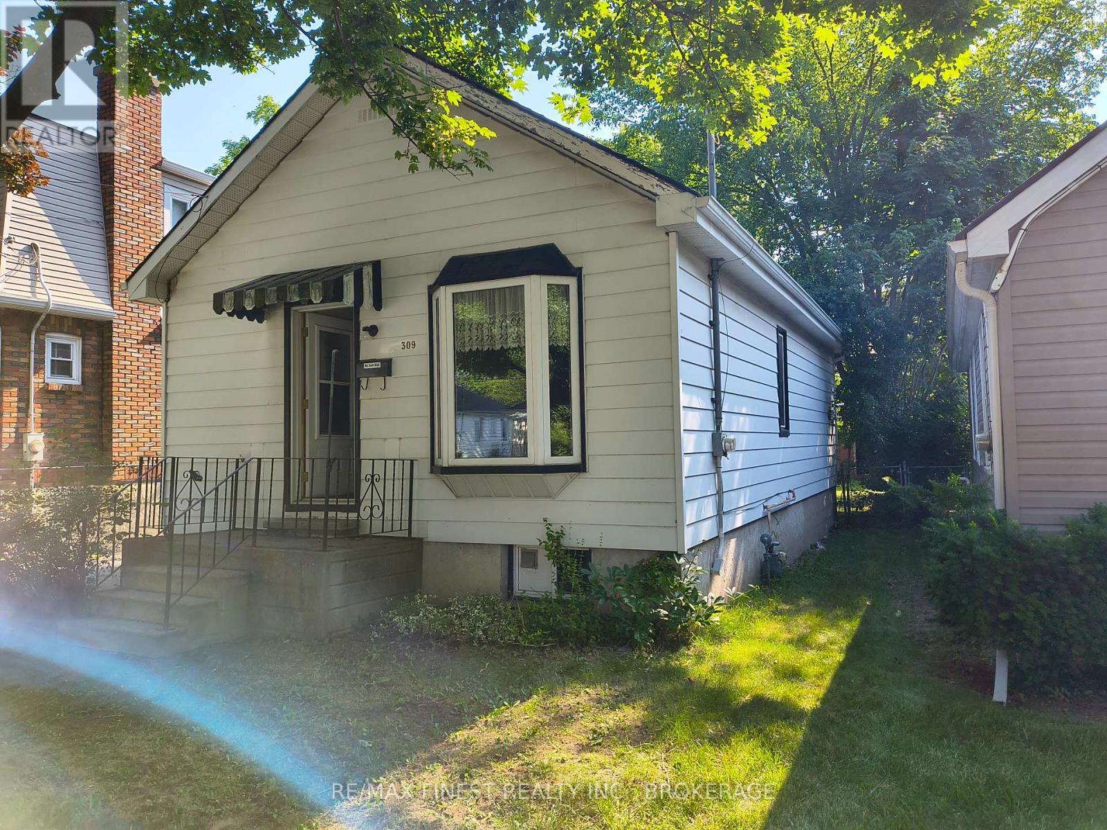 309 COLLEGE STREET - 1