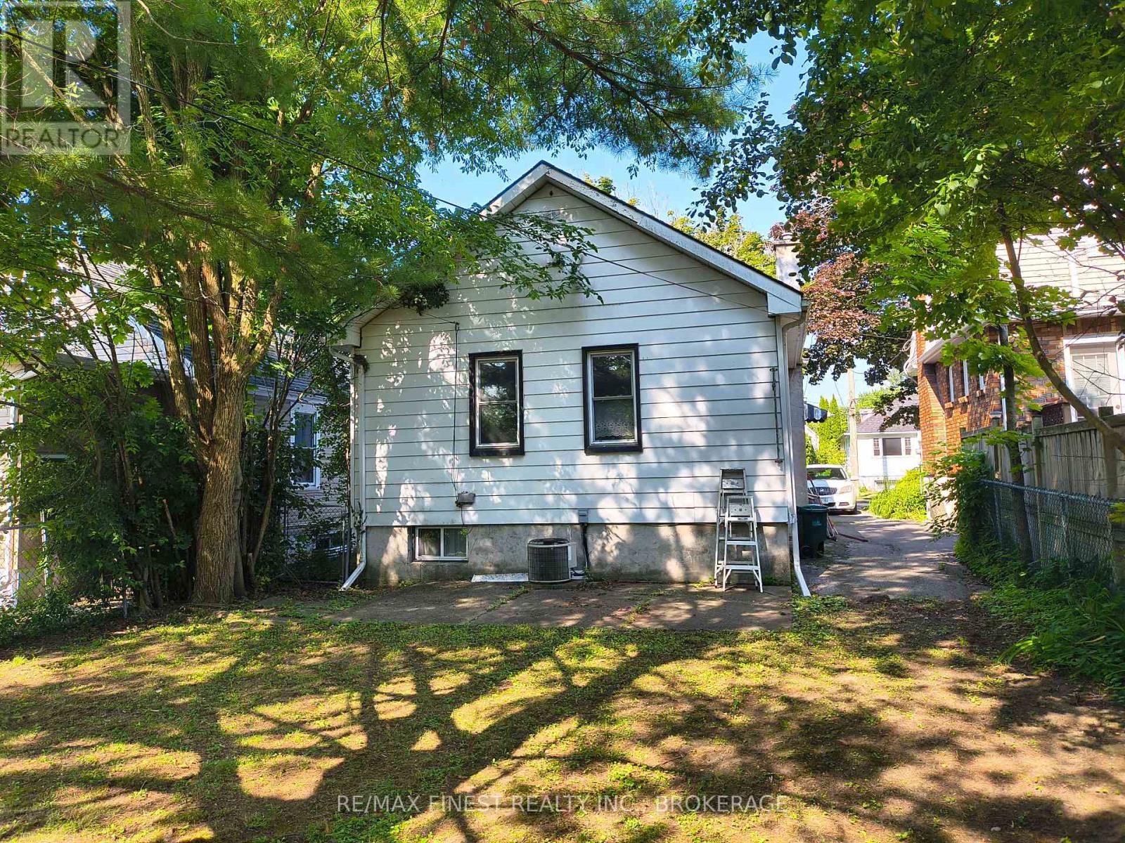 309 COLLEGE STREET - 3