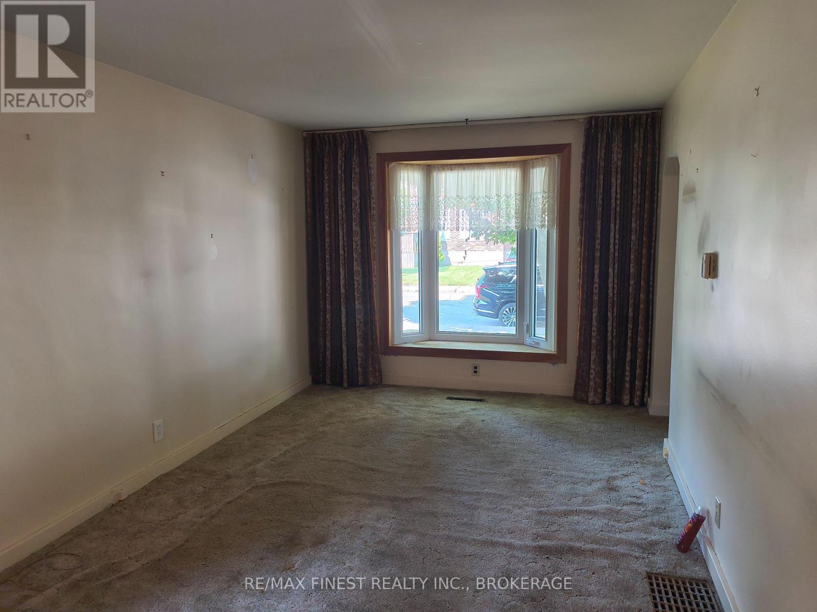 309 COLLEGE STREET - 5