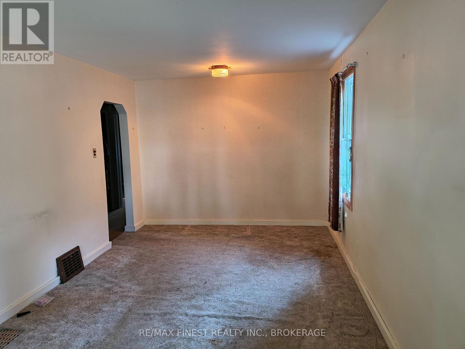 309 COLLEGE STREET - 6