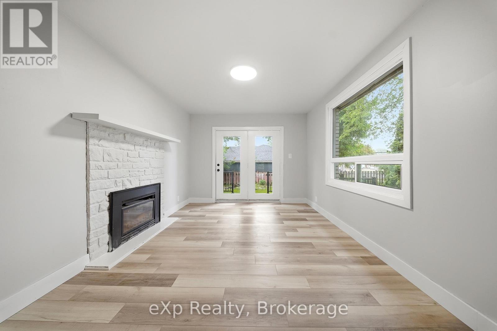 42 ROSEWOOD AVENUE - 13